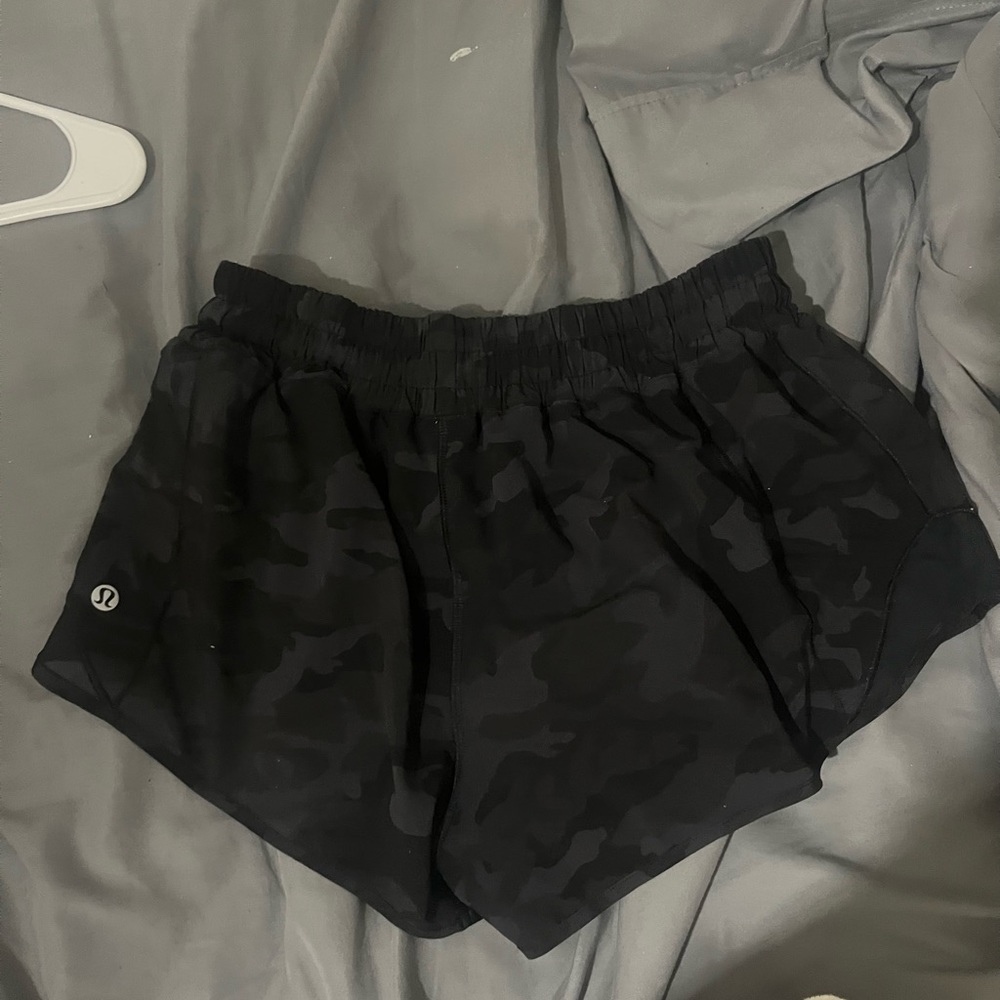 Camo hotty hot shorts size 6 2.5”